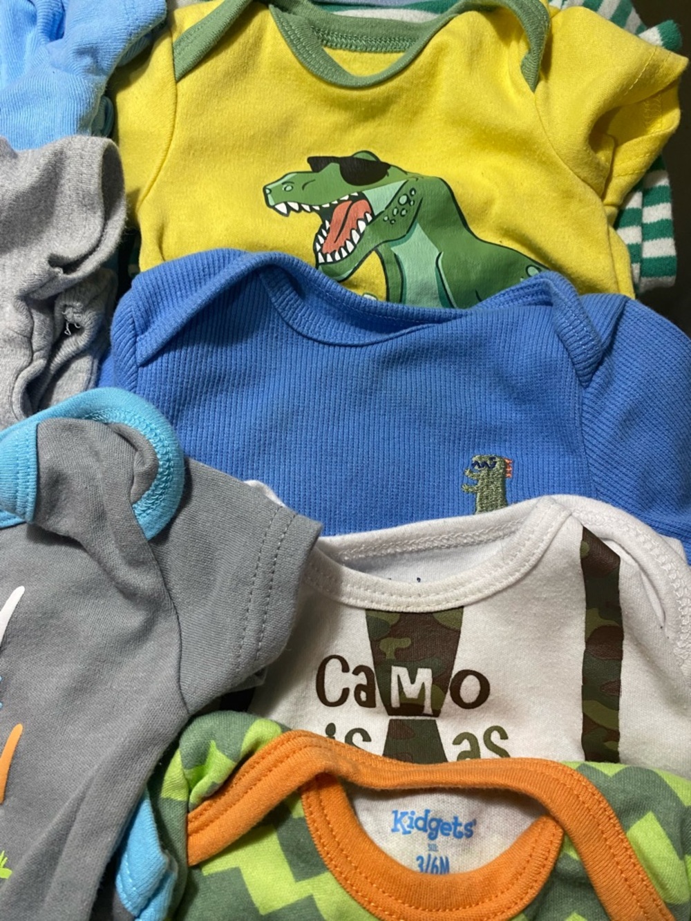 25 piece Ralph L. Tru Religion Guess Champion Dinosaur Onesie Shirt Baby Bundle - Picture 9 of 12